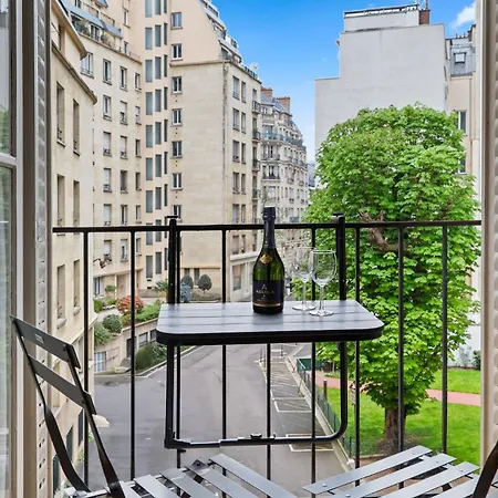 604 Francois Chic With Balcony Apartment *