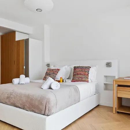 604 Francois Chic With Balcony * Paris
